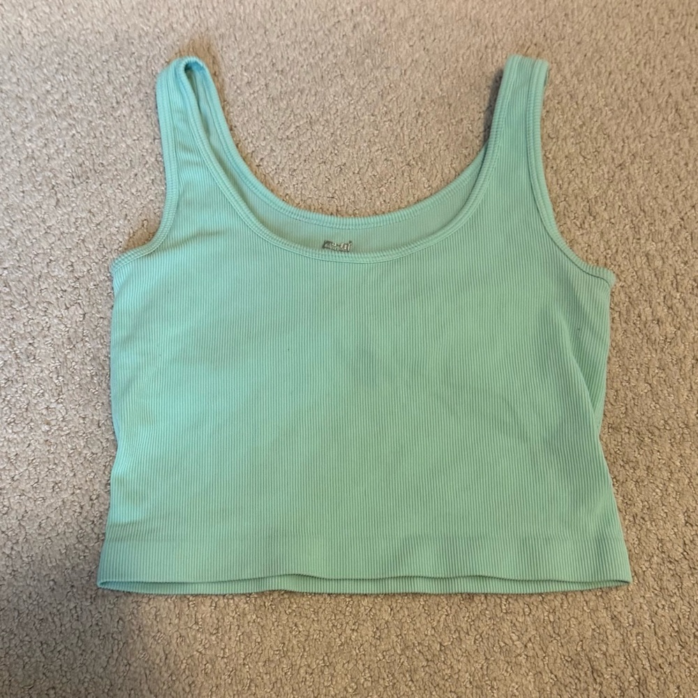 Pro-Fit Seamless Ribbed Crop Top - Picture 2 of 5